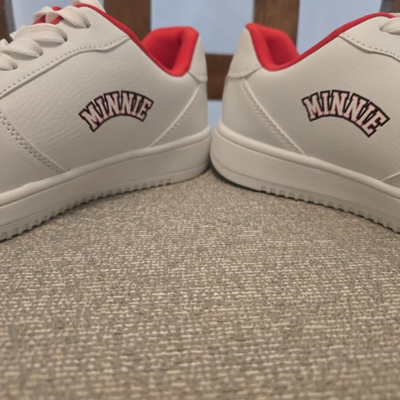 Minnie Mouse Womens Disney Sneakers Size 7 White and Red Excellent Used Cond. - Picture 7 of 9